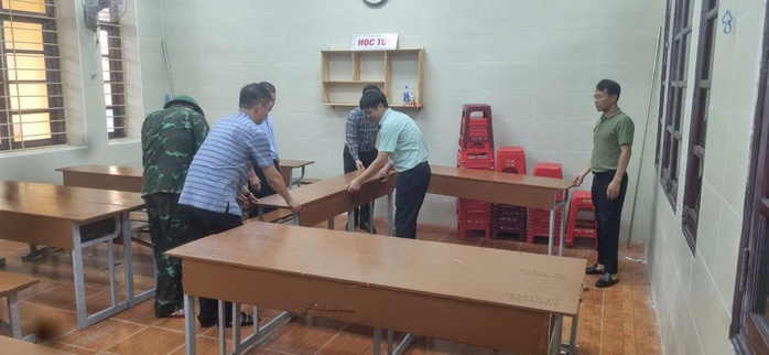 VIDEO: Di dời 5.400 hộ dân ở chung cư cũ để tránh siêu bão Yagi- Ảnh 1. VIDEO: Di dời 5.400 hộ dân ở chung cư cũ để tránh siêu bão Yagi- Ảnh 1.