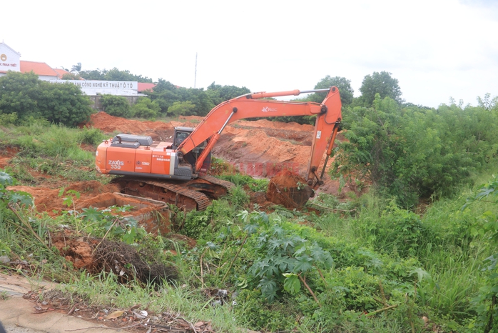 Bình Thuận lên phương án khẩn ứng phó lũ cát đỏ - Ảnh 3. Bình Thuận lên phương án khẩn ứng phó lũ cát đỏ - Ảnh 3.