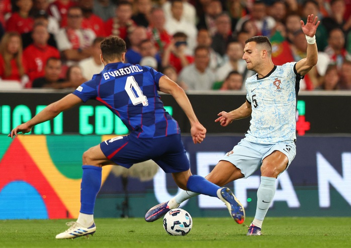 Ronaldo bùng nổ bàn thắng thứ 900, Bồ Đào Nha thắng á quân Nations League- Ảnh 2. Ronaldo bùng nổ bàn thắng thứ 900, Bồ Đào Nha thắng á quân Nations League- Ảnh 2.
