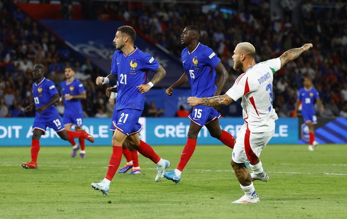 Mbappe tịt ngòi, Pháp thua sốc tuyển Ý ngay trên sân nhà- Ảnh 3. Mbappe tịt ngòi, Pháp thua sốc tuyển Ý ngay trên sân nhà- Ảnh 3.