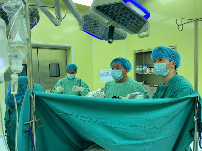 Bệnh viện tuyến huyện mổ nội soi dị dạng sỏi thận- Ảnh 1. Bệnh viện tuyến huyện mổ nội soi dị dạng sỏi thận- Ảnh 1.