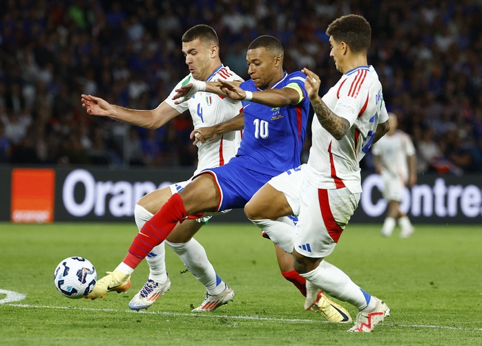 Mbappe tịt ngòi, Pháp thua sốc tuyển Ý ngay trên sân nhà- Ảnh 2. Mbappe tịt ngòi, Pháp thua sốc tuyển Ý ngay trên sân nhà- Ảnh 2.