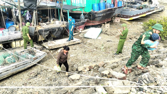 Cửa khẩu ở Móng Cái tạm dừng thông quan sau khi Trung Quốc nâng cảnh báo với siêu bão Yagi- Ảnh 1. Cửa khẩu ở Móng Cái tạm dừng thông quan sau khi Trung Quốc nâng cảnh báo với siêu bão Yagi- Ảnh 1.