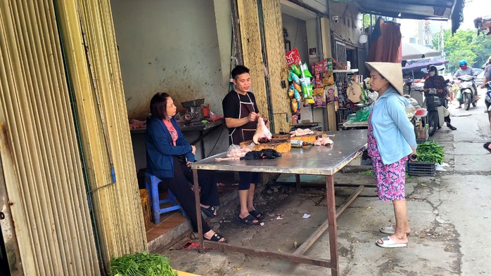 Người dân đổ xô mua thực phẩm trước bão Yagi, siêu thị khẳng định đủ hàng, giá bình ổn- Ảnh 1. Người dân đổ xô mua thực phẩm trước bão Yagi, siêu thị khẳng định đủ hàng, giá bình ổn- Ảnh 1.