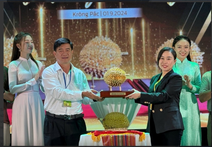 Nữ doanh nhân trúng đấu giá quả sầu riêng Ri6 1,4 tỉ đồng là ai?- Ảnh 1.