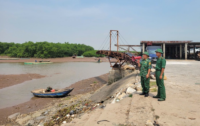 Ngư dân hối hả thu hoạch ngao chạy siêu bão Yagi- Ảnh 11. Ngư dân hối hả thu hoạch ngao chạy siêu bão Yagi- Ảnh 11.