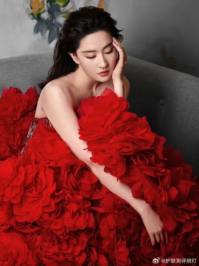 "Thần tiên tỉ tỉ" Lưu Diệc Phi lại gây sốt- Ảnh 4. "Thần tiên tỉ tỉ" Lưu Diệc Phi lại gây sốt- Ảnh 4.