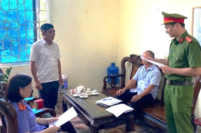 Một bí thư xã bị bắt- Ảnh 1. Một bí thư xã bị bắt- Ảnh 1.