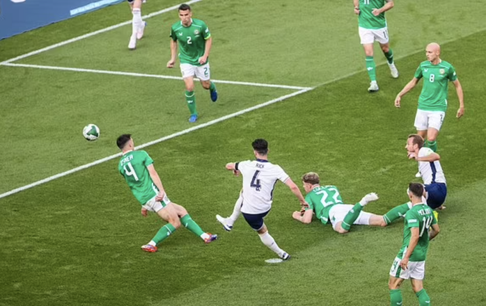 Rice và Grealish bùng nổ trước Ireland, tuyển Anh mơ vé thăng hạng Nations League- Ảnh 3. Rice và Grealish bùng nổ trước Ireland, tuyển Anh mơ vé thăng hạng Nations League- Ảnh 3.