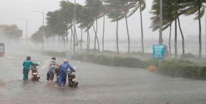 Ngừng việc do bão, người lao động có được trả lương không?- Ảnh 1. Ngừng việc do bão, người lao động có được trả lương không?- Ảnh 1.