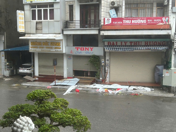 VIDEO: Bão đã vào Quảng Ninh, gió giật kinh hoàng- Ảnh 2. VIDEO: Bão đã vào Quảng Ninh, gió giật kinh hoàng- Ảnh 2.