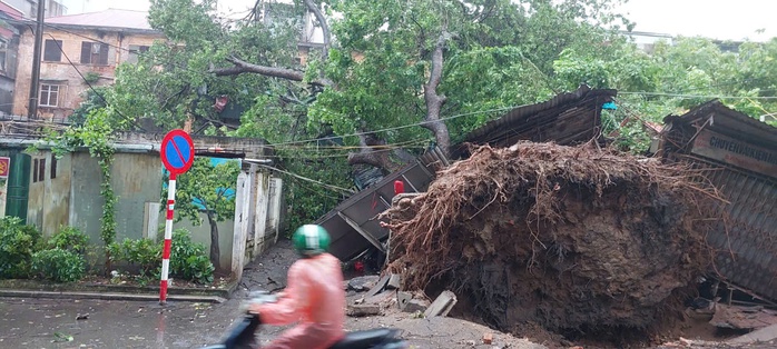 Bão số 3 vào Hà Nội: Gió giật mạnh và nguy hiểm nhất là lúc nào?- Ảnh 1. Bão số 3 vào Hà Nội: Gió giật mạnh và nguy hiểm nhất là lúc nào?- Ảnh 1.