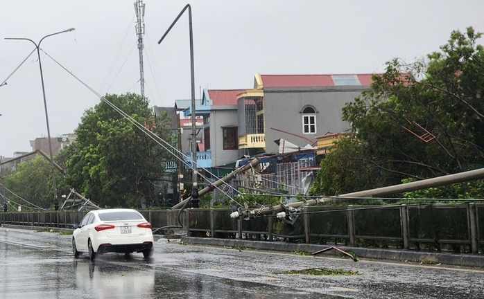 Quảng Ninh mưa lớn, nhiều nơi vẫn mất điện sau bão Yagi- Ảnh 1. Quảng Ninh mưa lớn, nhiều nơi vẫn mất điện sau bão Yagi- Ảnh 1.