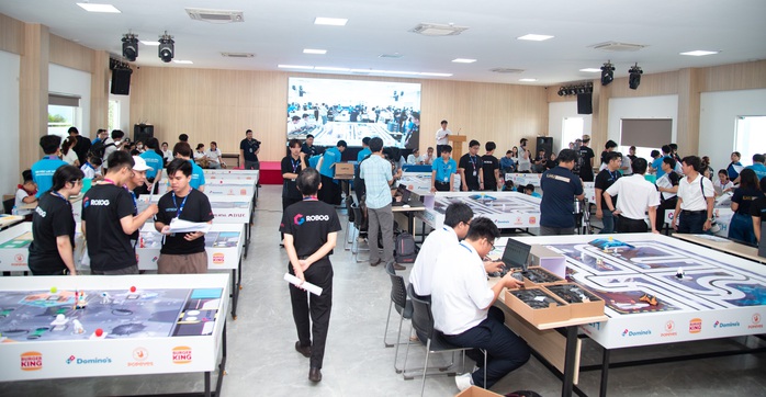Học sinh hào hứng tranh tài tại đấu trường AI- Ảnh 3. Học sinh hào hứng tranh tài tại đấu trường AI- Ảnh 3.