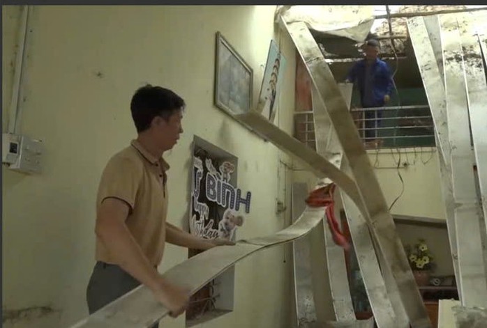 Hàng trăm căn nhà bị tốc mái, hư hỏng do bão số 3- Ảnh 1. Hàng trăm căn nhà bị tốc mái, hư hỏng do bão số 3- Ảnh 1.