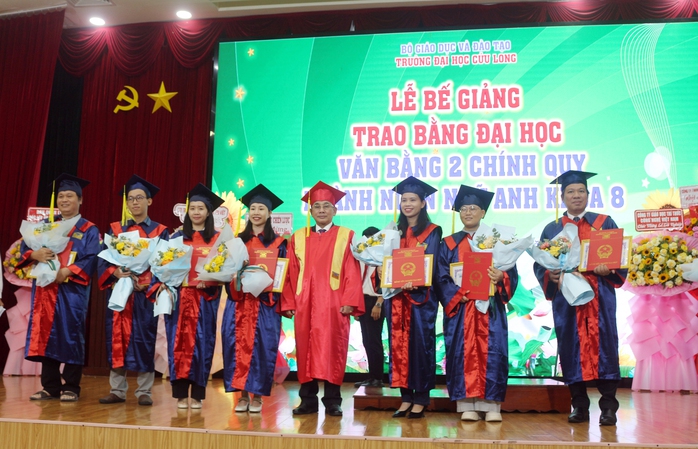 Gần 300 sinh viên hệ chính qui của Trường ĐH Cửu Long nhận tin vui- Ảnh 8. Gần 300 sinh viên hệ chính qui của Trường ĐH Cửu Long nhận tin vui- Ảnh 8.