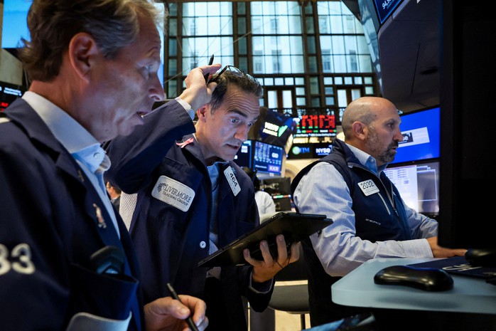 Hoạt động giao dịch tại Sở Giao dịch chứng khoán New York (NYSE) ở TP New York - Mỹ hôm 4-9. Ảnh: REUTERS Hoạt động giao dịch tại Sở Giao dịch chứng khoán New York (NYSE) ở TP New York - Mỹ hôm 4-9. Ảnh: REUTERS