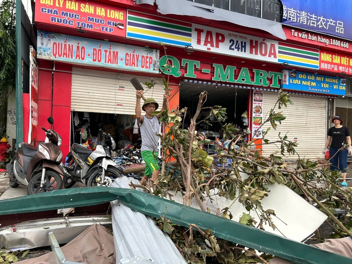 VIDEO: Người dân Quảng Ninh nói về sức tàn phá "chưa từng có" của bão số 3- Ảnh 17. VIDEO: Người dân Quảng Ninh nói về sức tàn phá "chưa từng có" của bão số 3- Ảnh 17.
