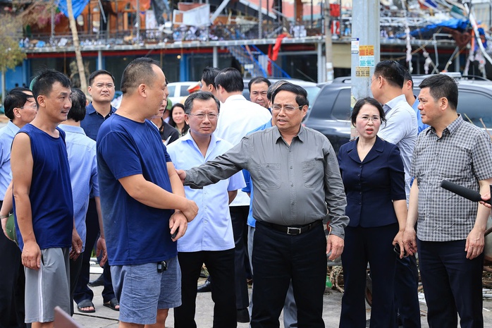 Dồn sức hỗ trợ người dân vùng bão lũ- Ảnh 2. Dồn sức hỗ trợ người dân vùng bão lũ- Ảnh 2.