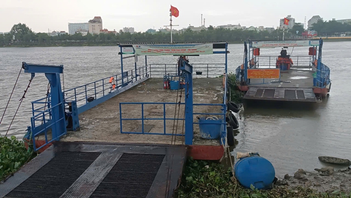 Hai tháng nay, bến phà Bình Quới ngừng hoạt động do chưa được cấp phép lại Ảnh: THU HIỀN Hai tháng nay, bến phà Bình Quới ngừng hoạt động do chưa được cấp phép lại Ảnh: THU HIỀN
