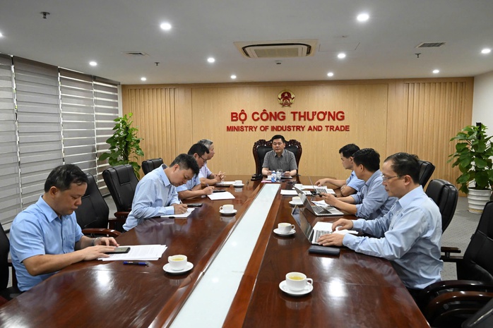 Gần 1 triệu khách hàng mất điện, 3 kho xăng dầu bị ảnh hưởng- Ảnh 1. Gần 1 triệu khách hàng mất điện, 3 kho xăng dầu bị ảnh hưởng- Ảnh 1.
