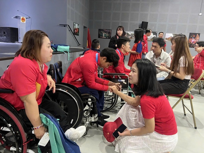 Đoàn Thể thao người khuyết tật Việt Nam giao lưu với kiều bào tại Pháp- Ảnh 6. Đoàn Thể thao người khuyết tật Việt Nam giao lưu với kiều bào tại Pháp- Ảnh 6.