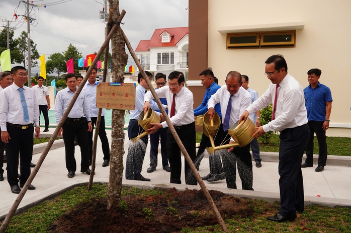 Báo Người Lao Động trao xe đạp tại ngôi trường mang tên liệt sĩ Nguyễn Văn Bộ- Ảnh 5. Báo Người Lao Động trao xe đạp tại ngôi trường mang tên liệt sĩ Nguyễn Văn Bộ- Ảnh 5.