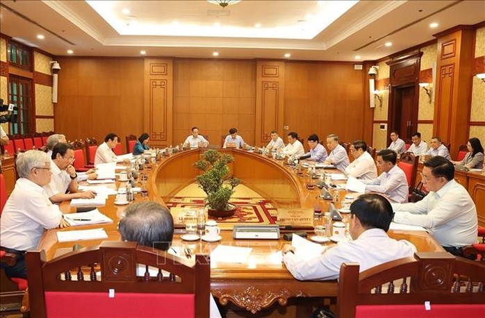 Tổng Bí thư, Chủ tịch nước Tô Lâm chủ trì họp Bộ Chính trị chỉ đạo việc khắc phục hậu quả bão số 3- Ảnh 3. Tổng Bí thư, Chủ tịch nước Tô Lâm chủ trì họp Bộ Chính trị chỉ đạo việc khắc phục hậu quả bão số 3- Ảnh 3.