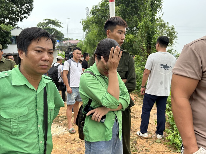Nỗi đau quá lớn sau vụ sập cầu Phong Châu- Ảnh 2. Nỗi đau quá lớn sau vụ sập cầu Phong Châu- Ảnh 2.