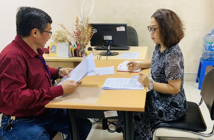 Người lao động đến Báo Người Lao Động nhờ can thiệp, bảo vệ quyền lợi. Ảnh: TRÂM ANH Người lao động đến Báo Người Lao Động nhờ can thiệp, bảo vệ quyền lợi. Ảnh: TRÂM ANH