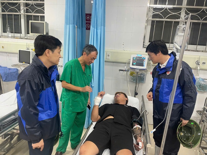 VIDEO: Nhiều bệnh viện tan hoang sau bão số 3- Ảnh 10. VIDEO: Nhiều bệnh viện tan hoang sau bão số 3- Ảnh 10.