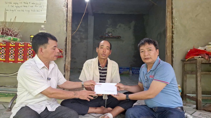 Báo Người Lao Động trao hỗ trợ gia đình các nạn nhân- Ảnh 1. Báo Người Lao Động trao hỗ trợ gia đình các nạn nhân- Ảnh 1.