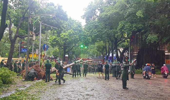 Nhiều tình cảm gửi tới người dân chịu thiệt hại bởi bão số 3- Ảnh 1. Nhiều tình cảm gửi tới người dân chịu thiệt hại bởi bão số 3- Ảnh 1.