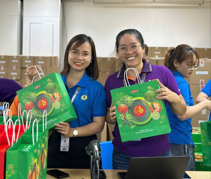 Hơn 20.000 lao động hạnh phúc khi được nhận quà Trung thu sớm- Ảnh 7. Hơn 20.000 lao động hạnh phúc khi được nhận quà Trung thu sớm- Ảnh 7.