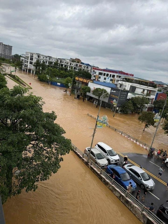 Hai bé trai bị lũ sau bão cuốn mất tích- Ảnh 3. Hai bé trai bị lũ sau bão cuốn mất tích- Ảnh 3.