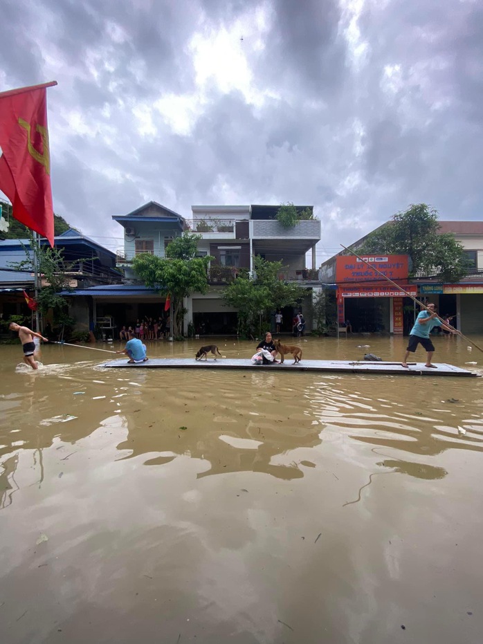 Lũ báo động ở Thái Nguyên, nhiều người dân kêu cứu- Ảnh 5. Lũ báo động ở Thái Nguyên, nhiều người dân kêu cứu- Ảnh 5.