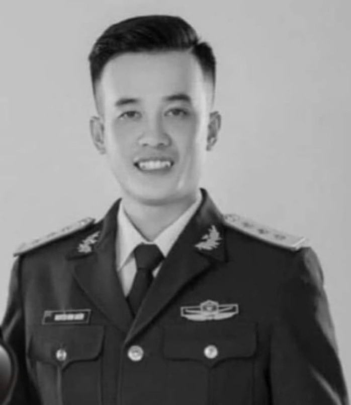 Báo Người Lao Động trao 10 triệu đồng hỗ trợ gia đình đại úy quân đội hy sinh khi phòng chống bão số 3- Ảnh 3. Báo Người Lao Động trao 10 triệu đồng hỗ trợ gia đình đại úy quân đội hy sinh khi phòng chống bão số 3- Ảnh 3.