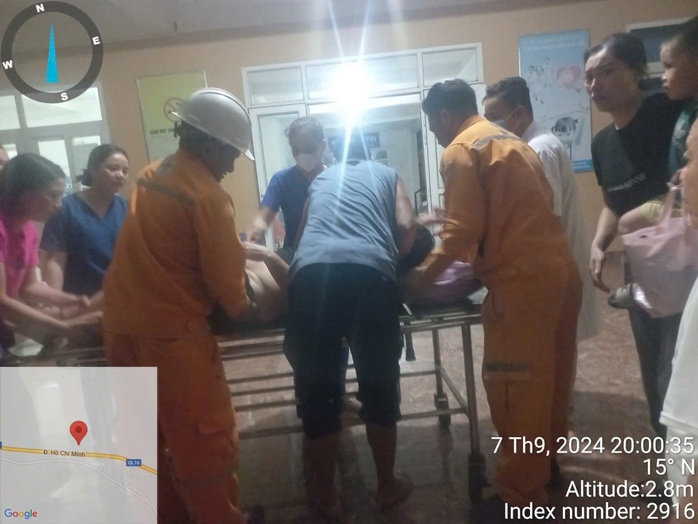 Tổng Giám đốc EVNCPC khen thưởng nhóm công nhân Điện lực Bố Trạch cứu người bị điện giật- Ảnh 2. Tổng Giám đốc EVNCPC khen thưởng nhóm công nhân Điện lực Bố Trạch cứu người bị điện giật- Ảnh 2.