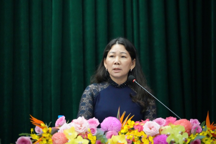 Bà Đỗ Thị Hồng được bầu giữ chức Chủ tịch UBND huyện Long Đất- Ảnh 2. Bà Đỗ Thị Hồng được bầu giữ chức Chủ tịch UBND huyện Long Đất- Ảnh 2.