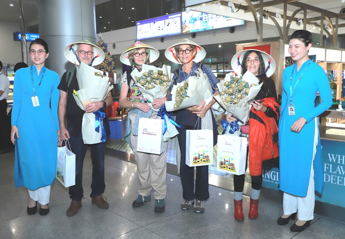Hàng không đón những vị khách quốc tế đầu tiên, mở đầu năm "bản lề" phát triển- Ảnh 4. Hàng không đón những vị khách quốc tế đầu tiên, mở đầu năm "bản lề" phát triển- Ảnh 4.