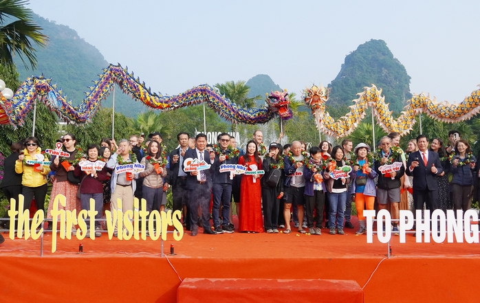 Quảng Bình: Chào đón 66 du khách "xông đất" Di sản Phong Nha - Kẻ Bàng- Ảnh 2. Quảng Bình: Chào đón 66 du khách "xông đất" Di sản Phong Nha - Kẻ Bàng- Ảnh 2.