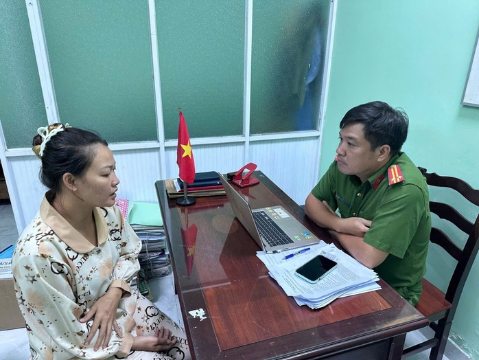 Khởi tố người phụ nữ đánh nữ nhân viên gác chắn ở Thủ Đức- Ảnh 1. Khởi tố người phụ nữ đánh nữ nhân viên gác chắn ở Thủ Đức- Ảnh 1.