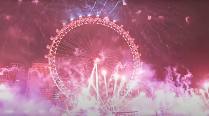 London Eye chính là trung tâm của màn bắn pháo hoa đêm giao thừa ở thủ đô nước Anh trong nhiều thập kỷ. Ảnh: YouTube London Eye chính là trung tâm của màn bắn pháo hoa đêm giao thừa ở thủ đô nước Anh trong nhiều thập kỷ. Ảnh: YouTube