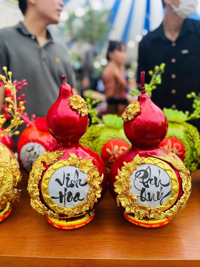 VIDEO: Bầu hồ lô, dừa dát vàng liên tục chốt đơn trước Tết Nguyên đán- Ảnh 11. VIDEO: Bầu hồ lô, dừa dát vàng liên tục chốt đơn trước Tết Nguyên đán- Ảnh 11.