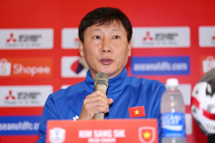 HLV Kim Sang-sik: Thái Lan là "ngọn núi" lớn nhưng tuyển Việt Nam sẽ vượt qua- Ảnh 2.