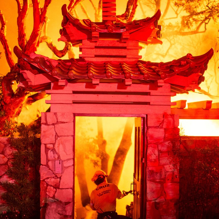 Mỹ: Cháy rừng khủng khiếp ở Los Angeles, số nạn nhân không ngừng tăng- Ảnh 5. Mỹ: Cháy rừng khủng khiếp ở Los Angeles, số nạn nhân không ngừng tăng- Ảnh 5.