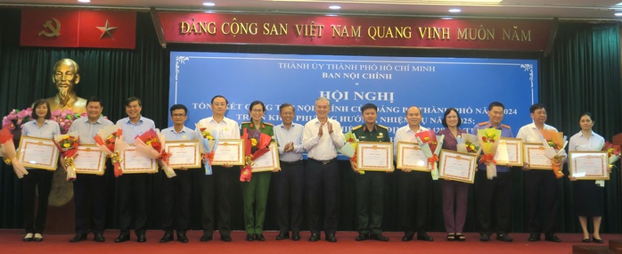 TP HCM theo dõi, chỉ đạo 10 vụ án về tham nhũng, lãng phí- Ảnh 2. TP HCM theo dõi, chỉ đạo 10 vụ án về tham nhũng, lãng phí- Ảnh 2.