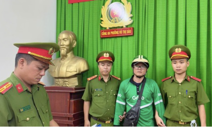 Đánh nhau ở trung tâm TP HCM khi lưu thông, 2 người bị bắt- Ảnh 1. Đánh nhau ở trung tâm TP HCM khi lưu thông, 2 người bị bắt- Ảnh 1.