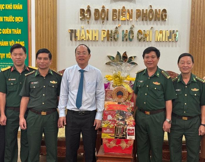 Lãnh đạo TP HCM thăm, chúc Tết các đơn vị quân đội- Ảnh 1. Lãnh đạo TP HCM thăm, chúc Tết các đơn vị quân đội- Ảnh 1.