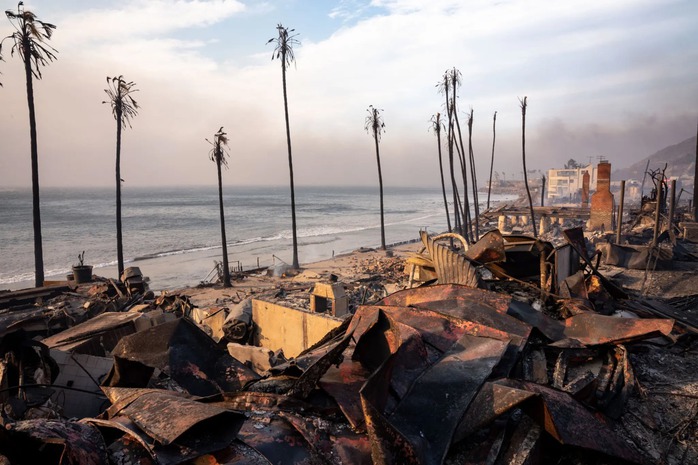 Hàng chục ngôi nhà ven biển ở Malibu đã bị phá hủy trong vụ cháy rừng đang nhấn chìm Los Angeles. Ảnh: MediaNews Group Hàng chục ngôi nhà ven biển ở Malibu đã bị phá hủy trong vụ cháy rừng đang nhấn chìm Los Angeles. Ảnh: MediaNews Group